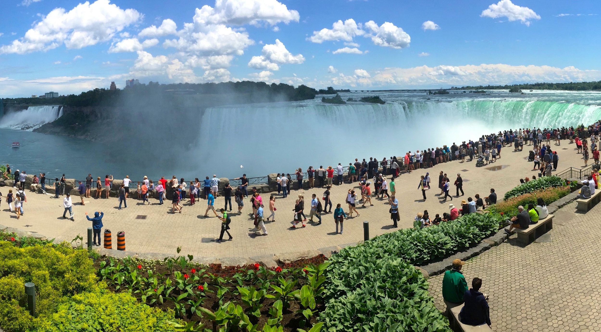 The USA Vs Canada Experience At Niagara Falls - KidTripster